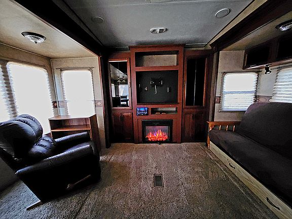 Cozy and Furnished Living Room