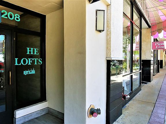 4th image of 208 Clematis St APT 401