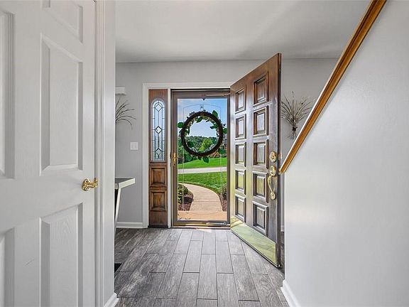 2nd image of 207 Parkridge Pl