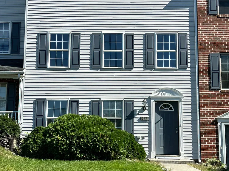 278 Point Cir — Photo 1