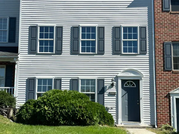 278 Point Cir, York, PA 17406