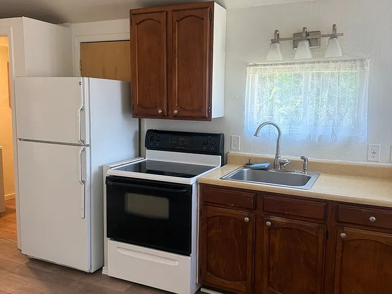 910 King St #B — Photo 4