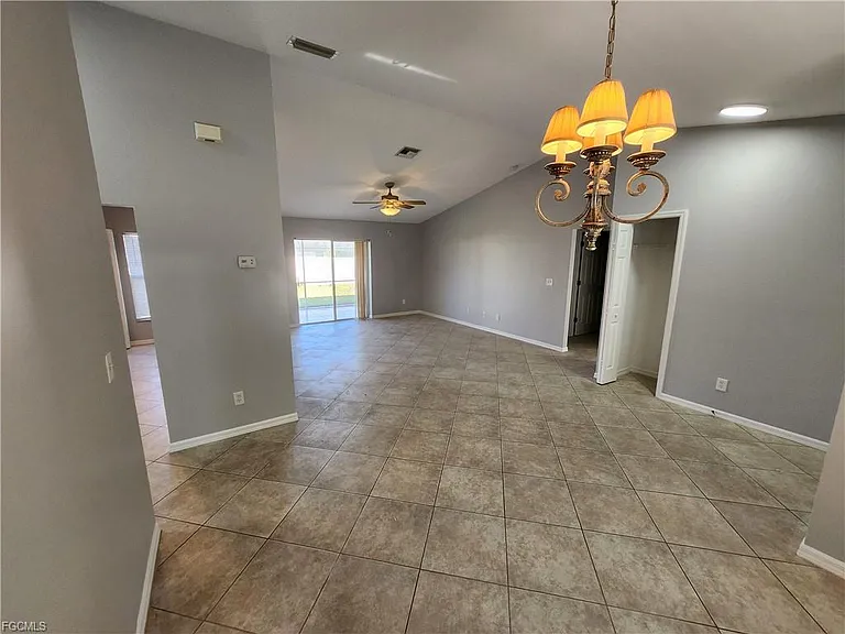 4126 SW 8th Pl — Photo 5