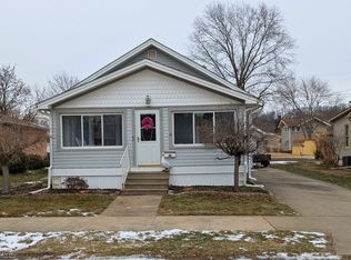 122 13th St NE, New Philadelphia, OH 44663