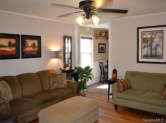 3rd image of 748 Stonewall Ave S