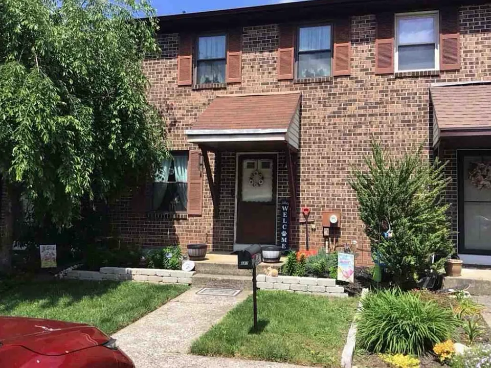 887 Williams Pl