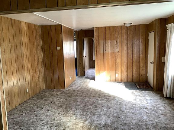 5th image of 7621 Bard St