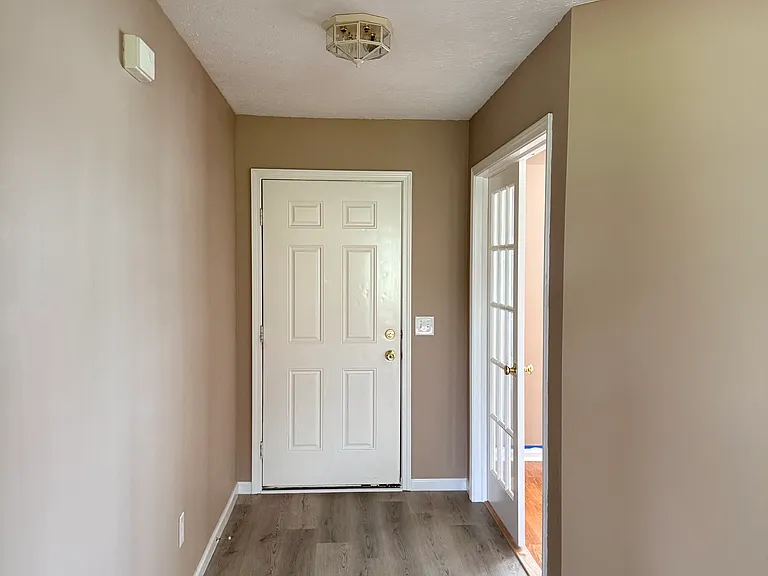 1686 Salina Dr — Photo 2