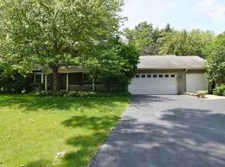 13N406 Amberwood Dr, Elgin, IL 60124