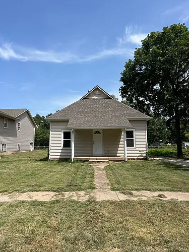 222 N Lee Ave Photo 1