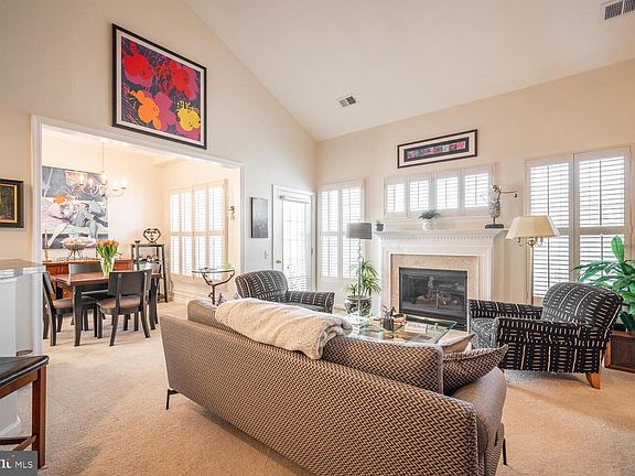 4th image of 305 S Payne St #17