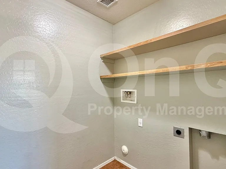 5731 W Beth Dr — Photo 23