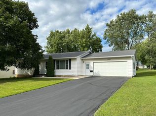 208 Hickory Dr, Lena, IL 61048