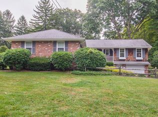 17 Meadow Ln, Kinnelon, NJ 07405