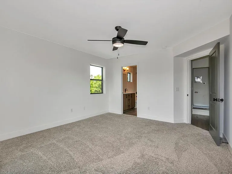 524 W Brown St — Photo 15