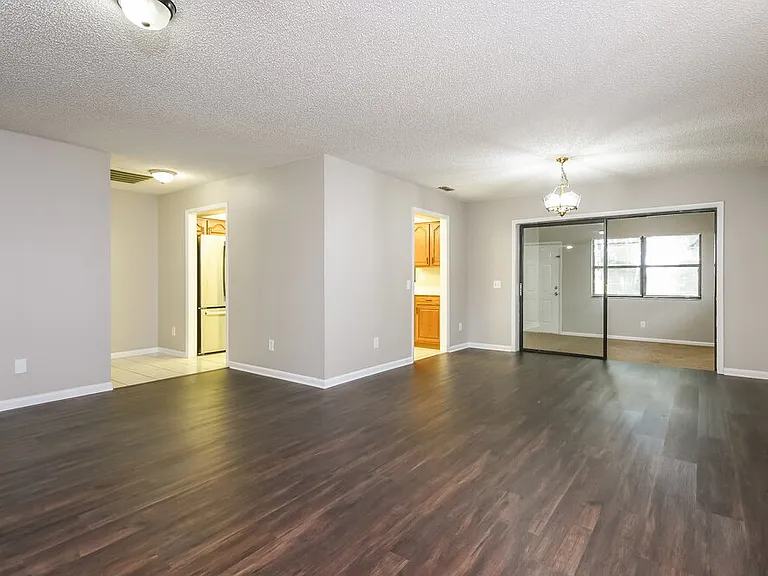 104 Daisy Dr SE — Photo 5