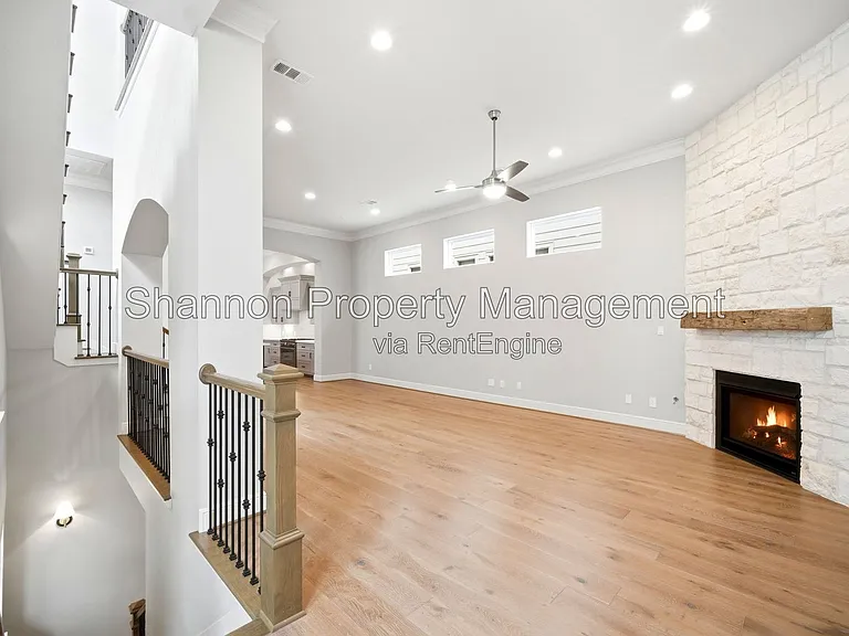 1204 W 16th St #B — Photo 15