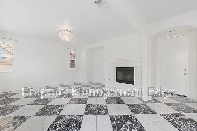 3 bed, 3.0 bath, 1970 sqft, $3,800 — Photo 4