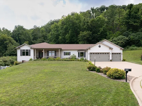 705 12th Ct, La Crescent, MN 55947