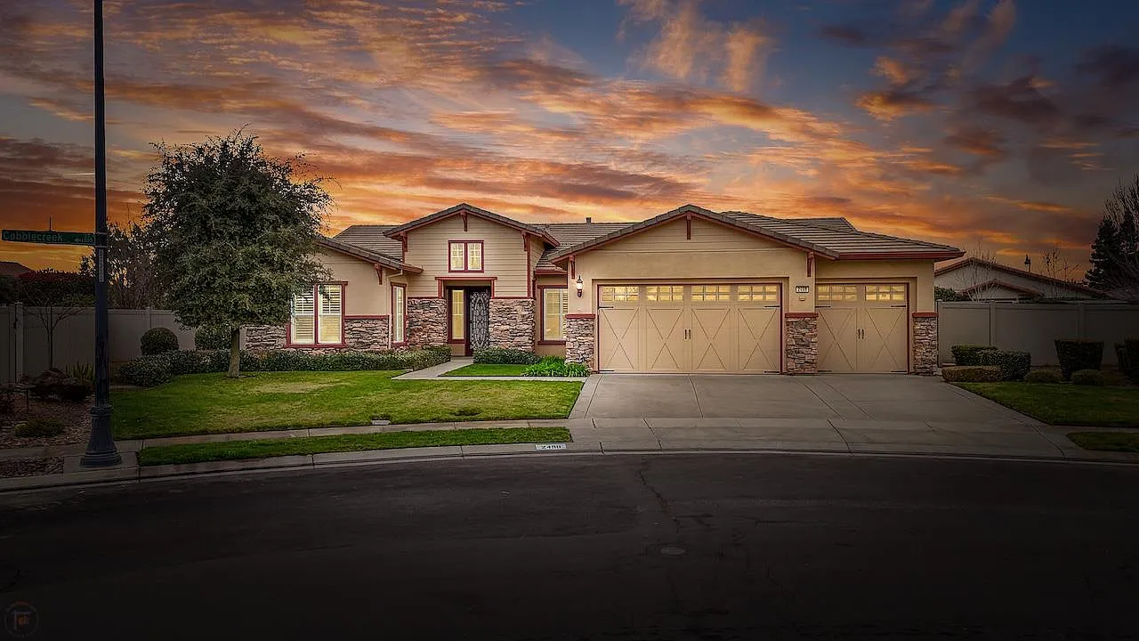 2498 Pepper Tree Ln photo 1