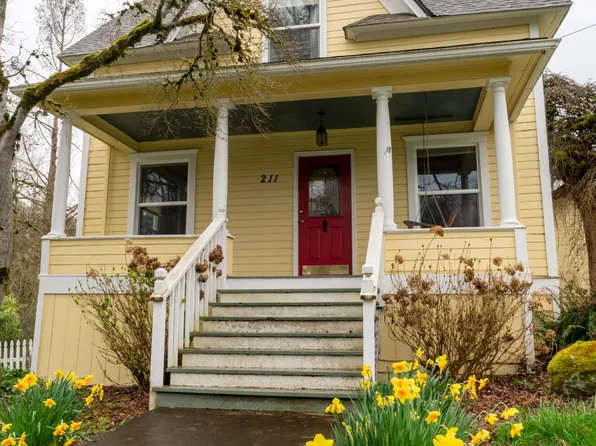 211 Welch St, Silverton, OR 97381