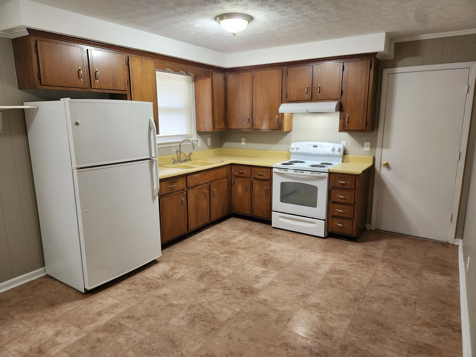 3 bed, 1.5 bath, 1092 sqft, $1,200 — Photo 4