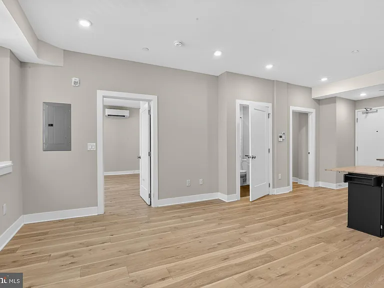 5230 Walnut St #2F — Photo 7