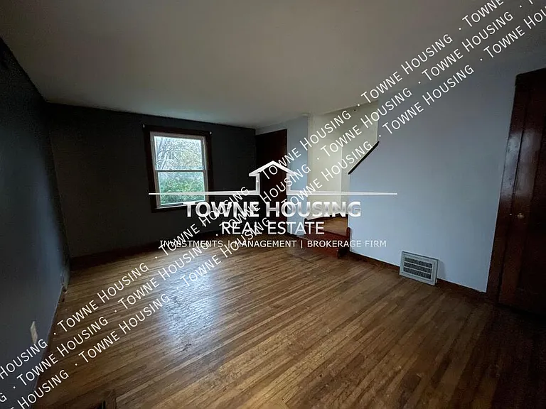 160 Woodward Ave #RIGHT — Photo 5