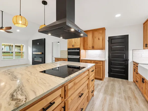 90 Coolcrest Dr, Pointblank, TX 77364