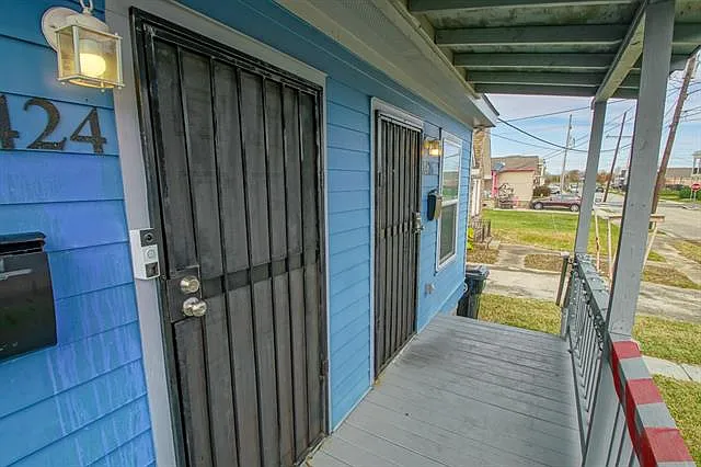 2 bed, 2.0 bath, 2400 sqft, $1,400 — Photo 4