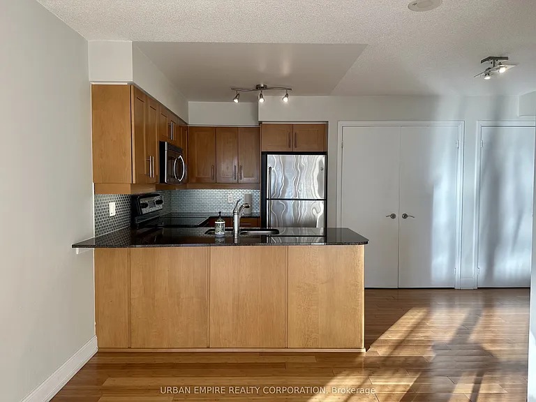 2181 Yonge St #1602 — Photo 6