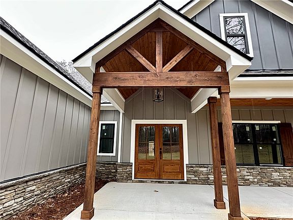 3rd image of 373 Lee Road 246