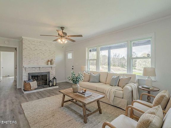 4th image of 2000 Bays Mountain Rd