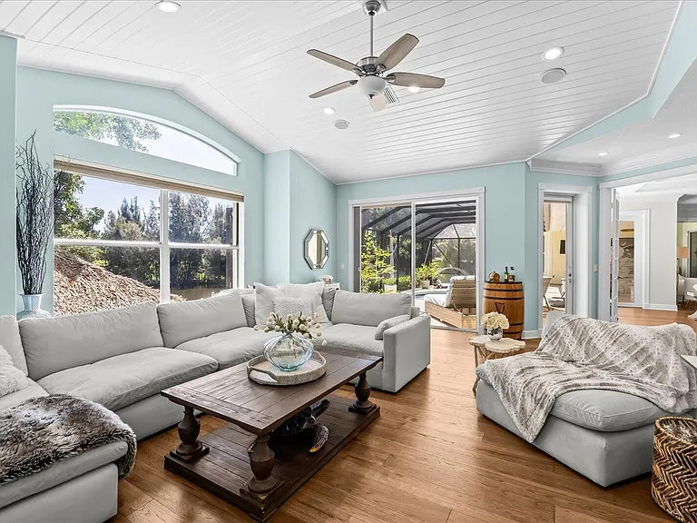 851 SW Pine Tree Ln — Photo 12
