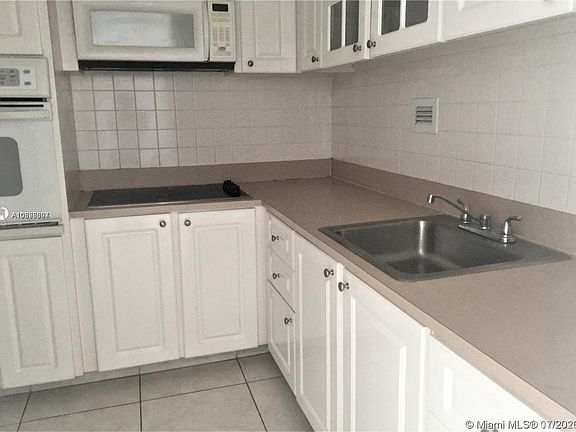 5th image of 1000 West Ave APT 923