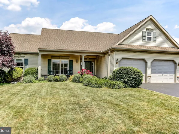 901 Walnut Crest Dr, Lebanon, PA 17046