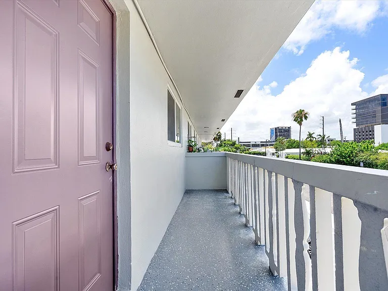 720 NE 7th St #9 — Photo 9