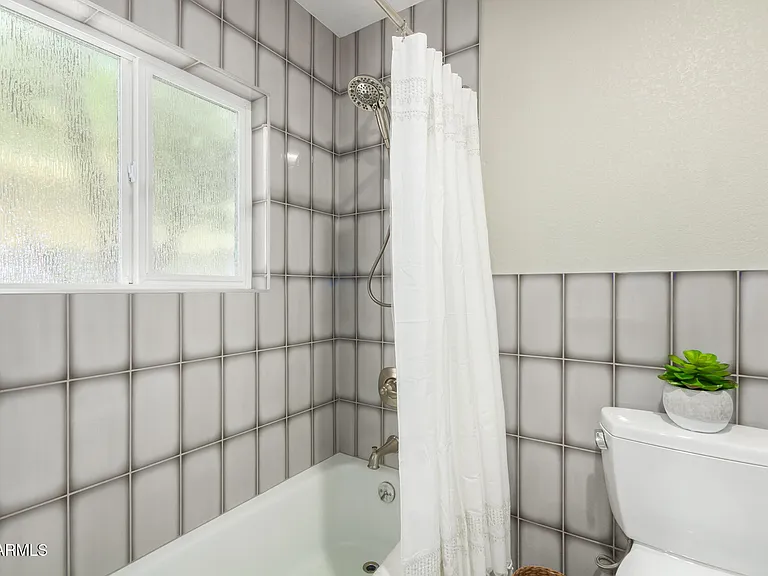 2551 E Missouri Ave — Photo 20