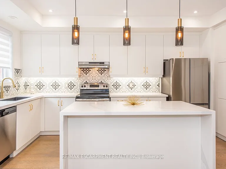 64 City Park Cir — Photo 16