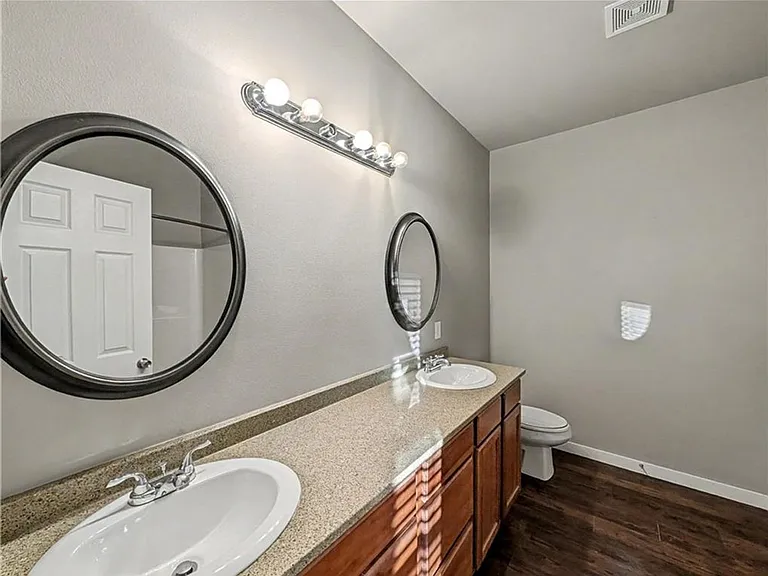 862 Oakwood Ct — Photo 12