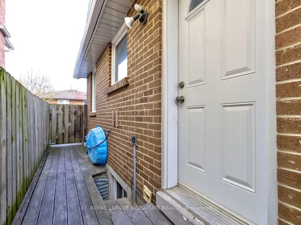 370 Hansen Rd N, Brampton, ON L6V 3P7