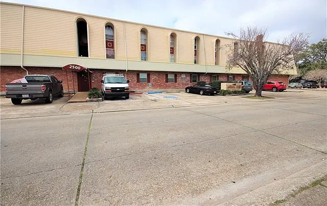 2500 Houma Blvd #116