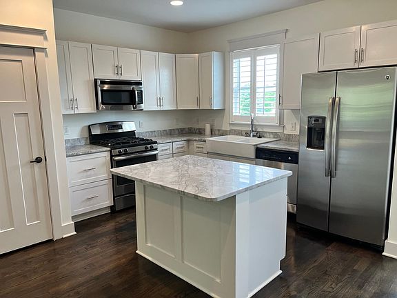 2nd image of 802 Lancaster Way