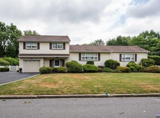 14 Kayeton Rd, Allendale, NJ 07401