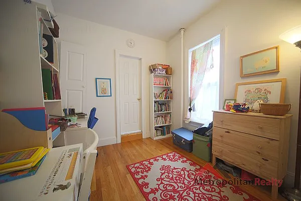 Rented by Metropolitan Realty | media 11