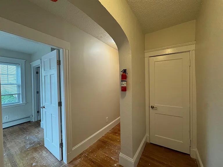 23 Lowell St #2L — Photo 4