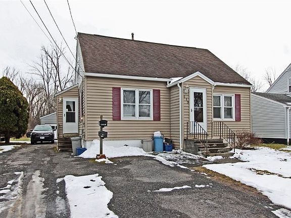 2nd image of 213 Garden City Dr