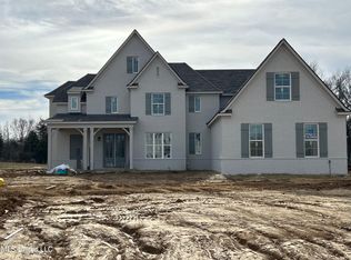 423 Cedar Crest Cv, Byhalia, MS 38611