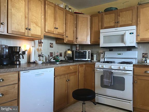 4th image of 517 Erhardt Ave