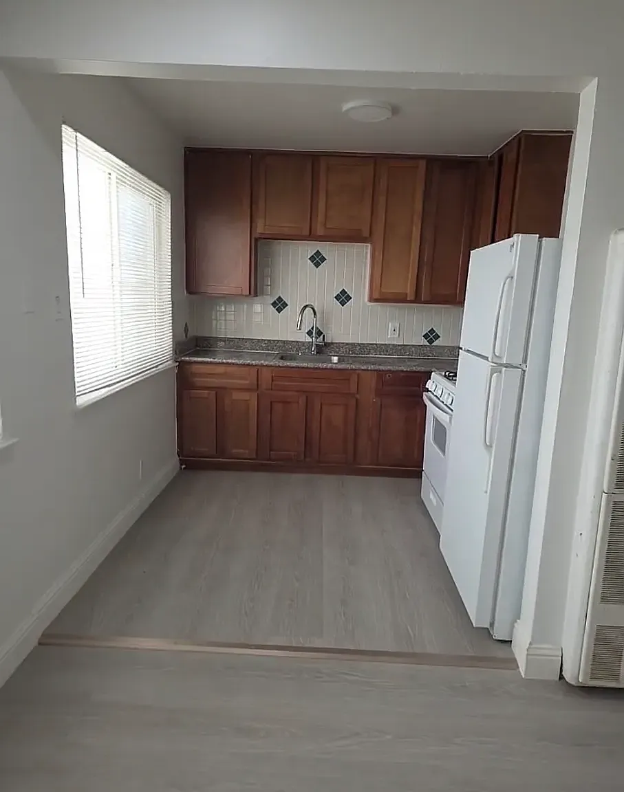 2 bed, 880 sqft, $2,300 — Photo 3